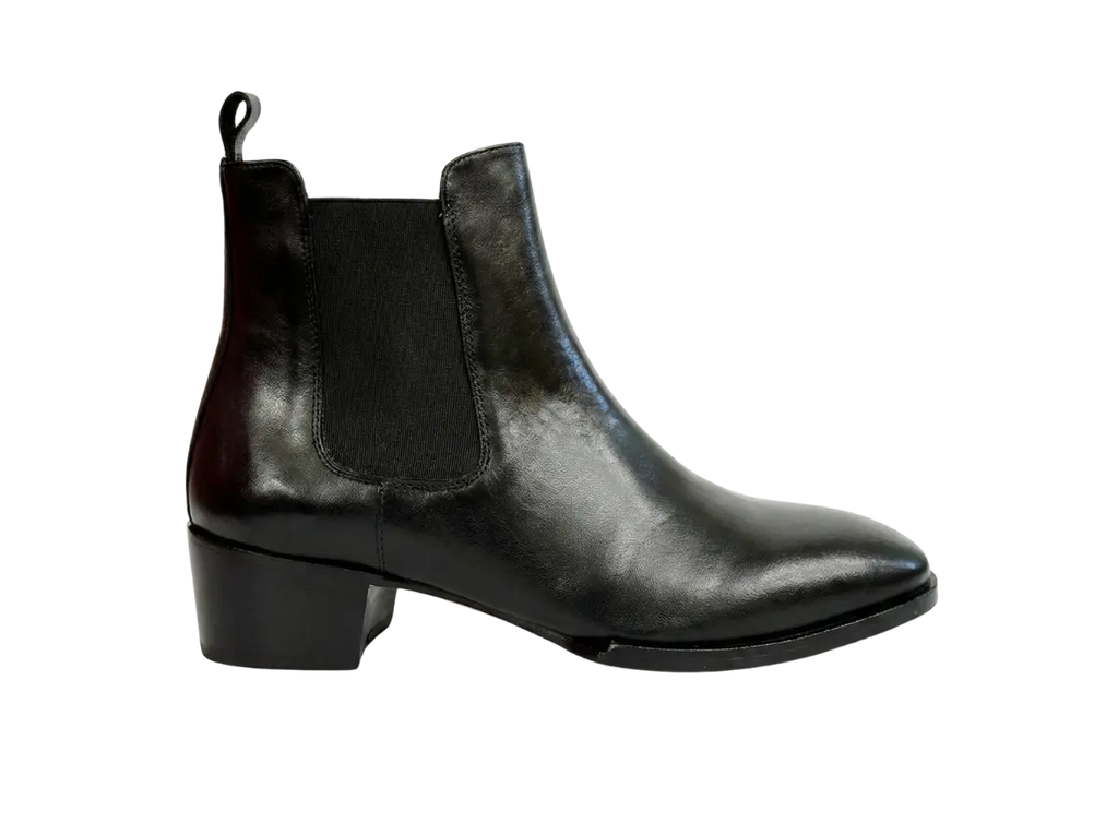 Black Tag Leo Chelsea Loafers