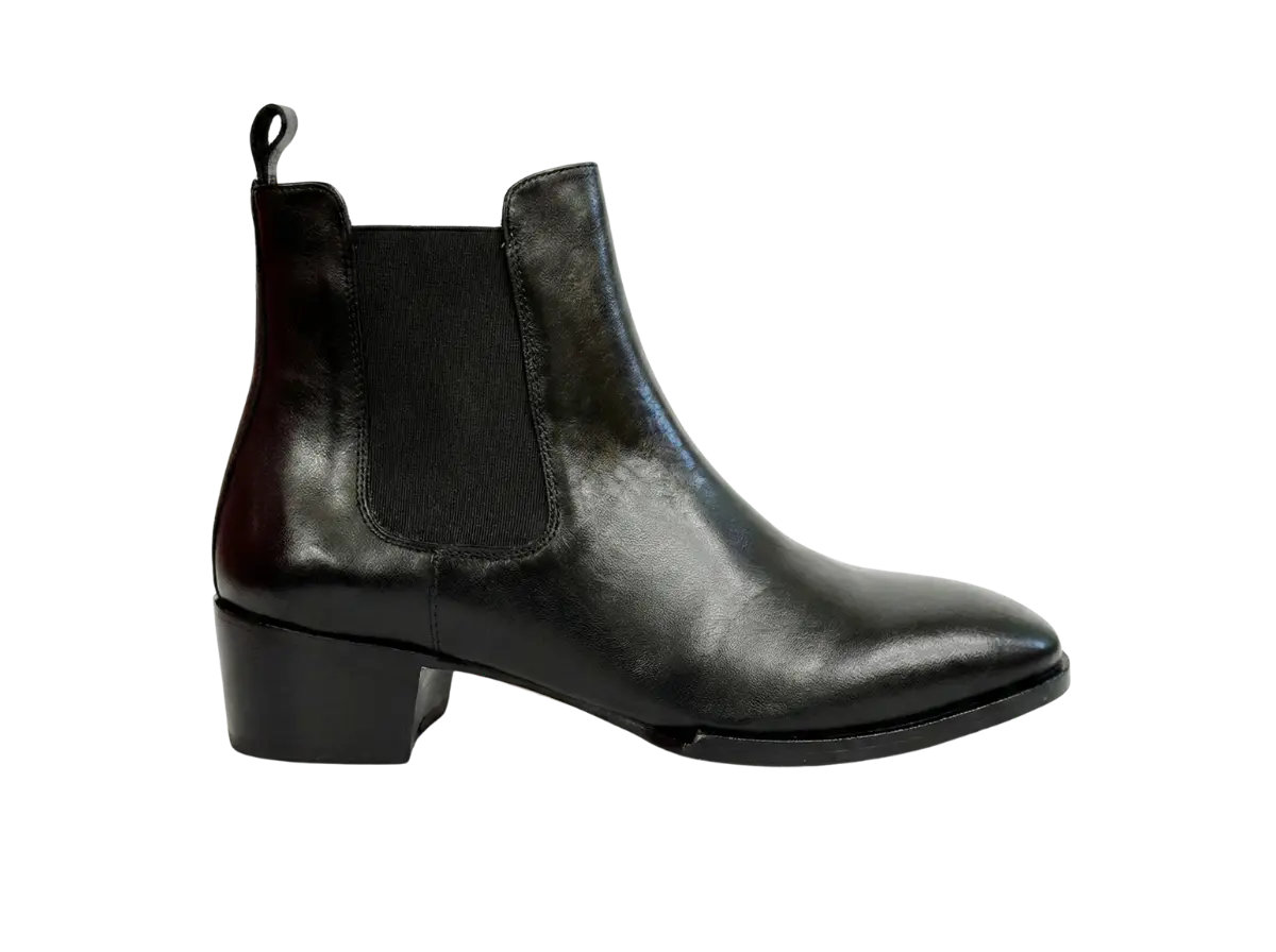 Black Tag Leo Chelsea Loafers